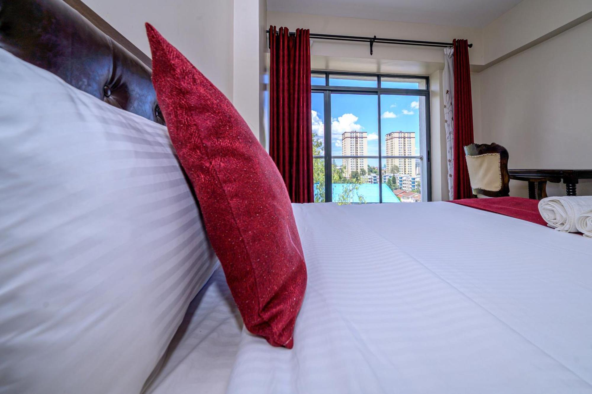 Lathembo Serviced Apartamento *